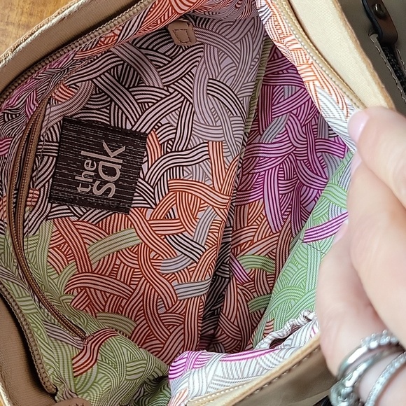 The Sak Indio color block Tan and Black Shoulder Bag - Picture 6 of 10